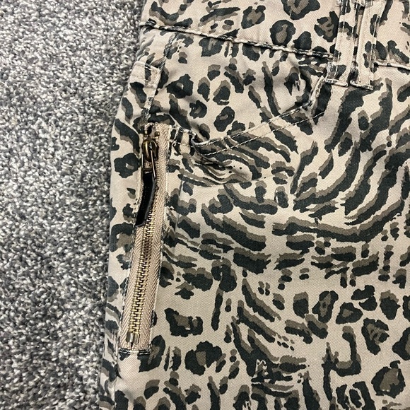 🌼 3/$20 Democracy animal print Jean pants - Picture 8 of 10